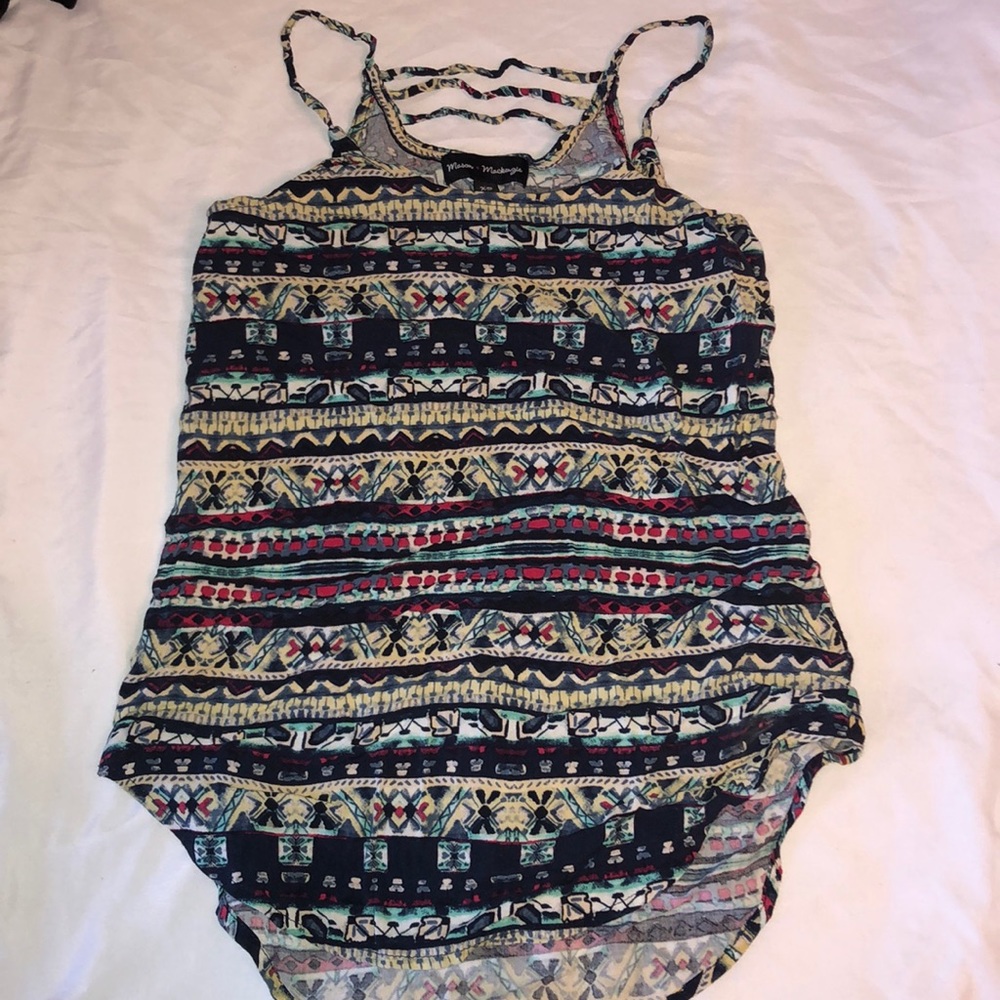 Pattern tank, with string detail